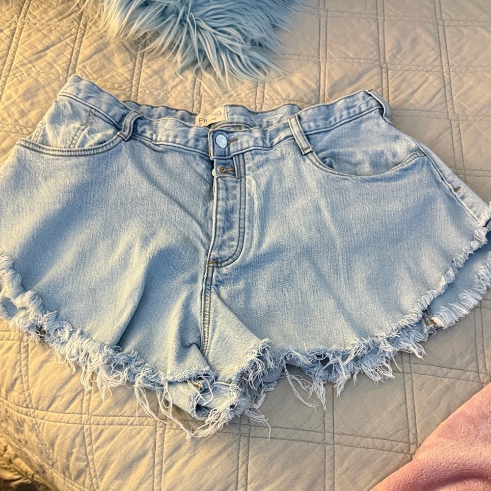 Pilcro Pitched Light Blue Frayed Hem Micro Denim Shorts - size 32